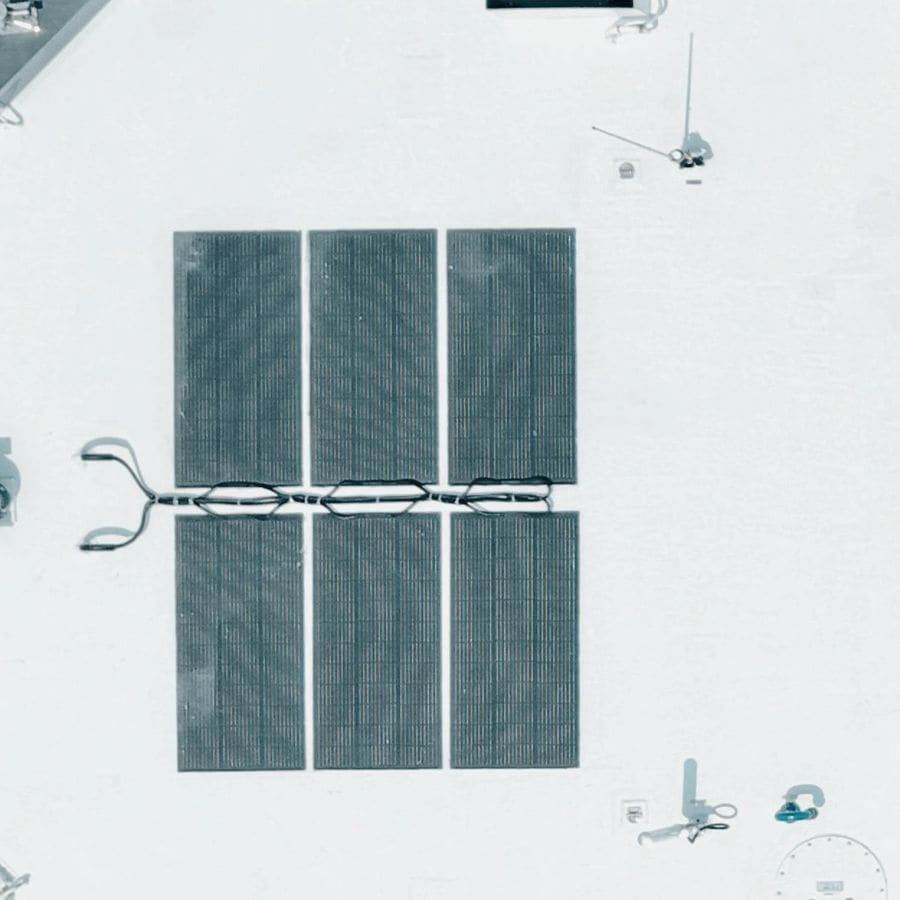 Rooftop solar array and electric drive system of the OBLUE E60
