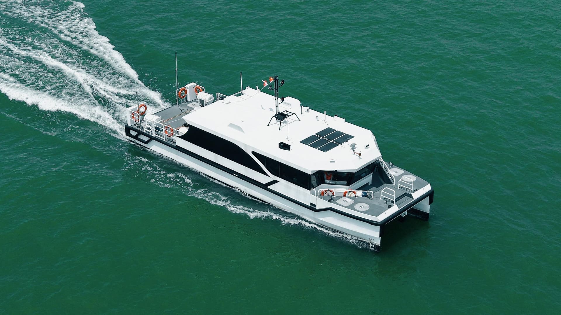 OBLUE E60 electric harbour craft running at speed
