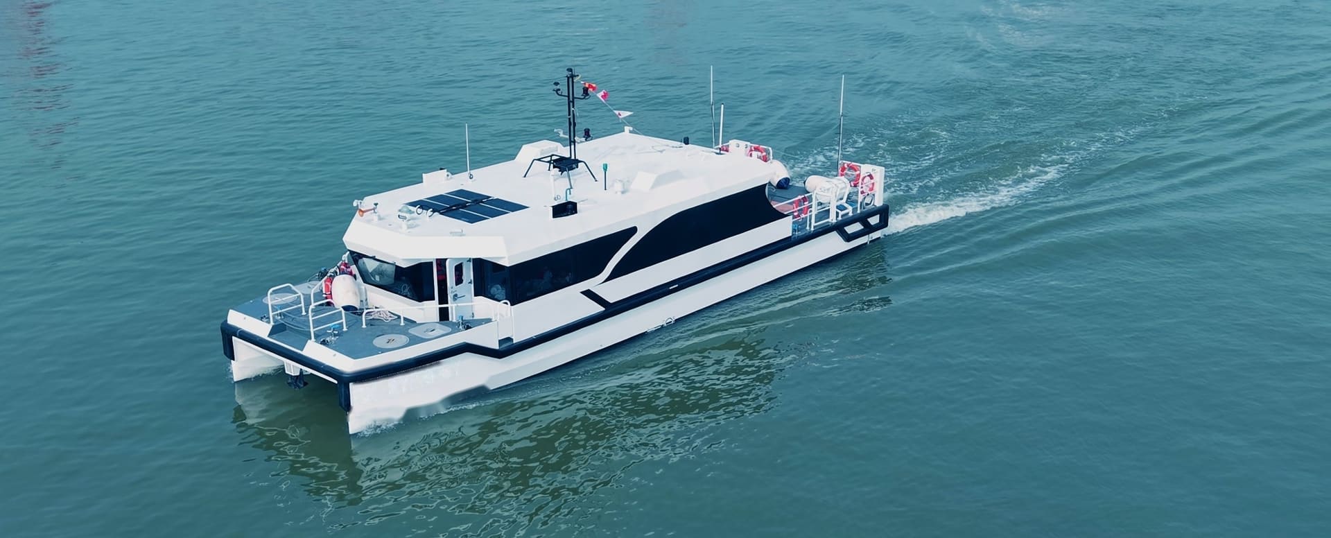 OBLUE SHUTTLE 18E aerial bow-quarter view underway
